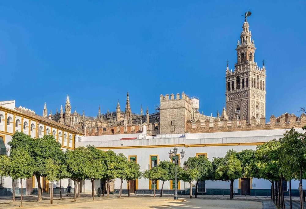 Patio de Banderas vista Giralda