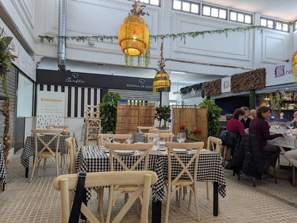 Bar restaurante Mercaito Manolo Juliá